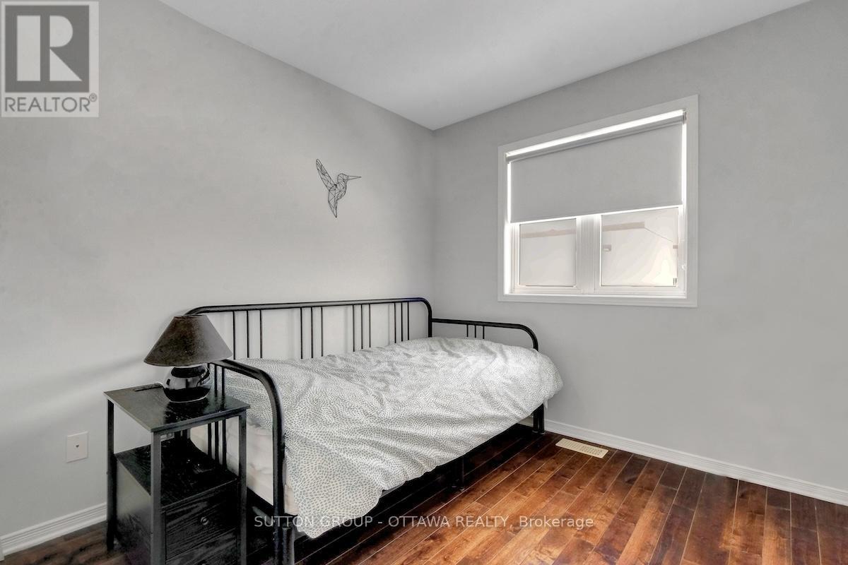 17 Glenhaven Private, Ottawa, ON - Indoor Photo Showing Bedroom