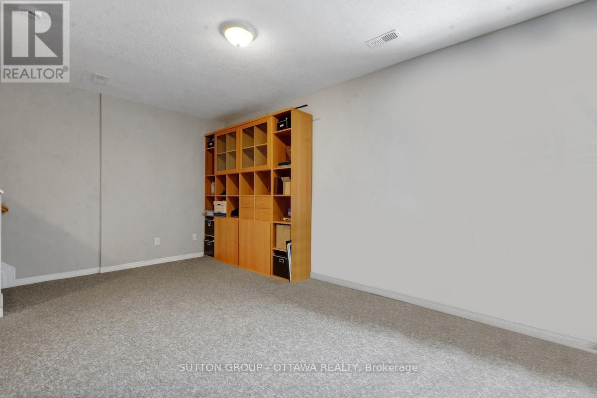 17 Glenhaven Private, Ottawa, ON - Indoor Photo Showing Other Room