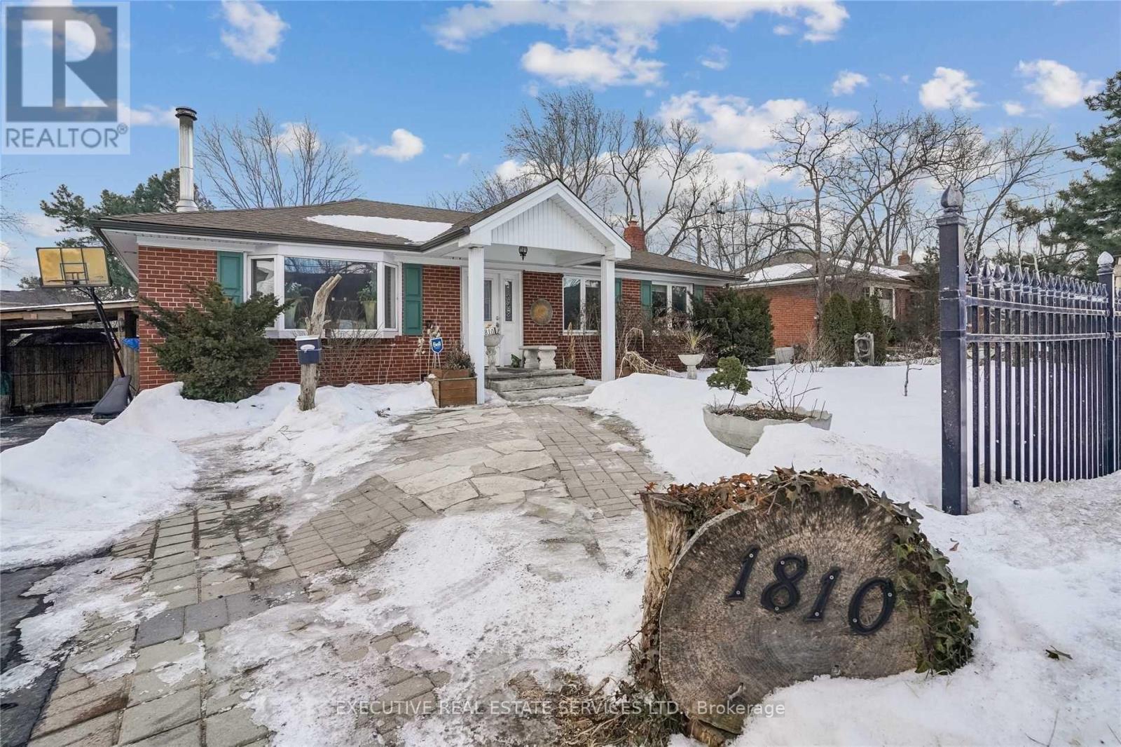 1810 South Sheridan Way, Mississauga, ON - Outdoor