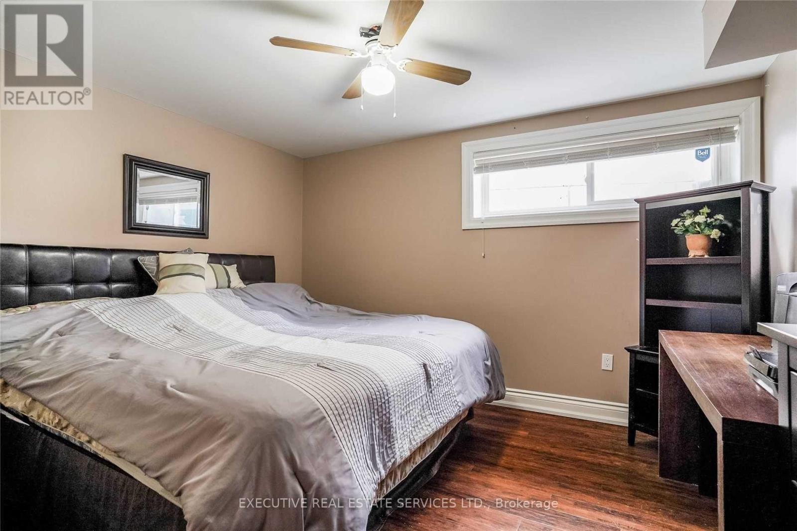 1810 South Sheridan Way, Mississauga, ON - Indoor Photo Showing Bedroom