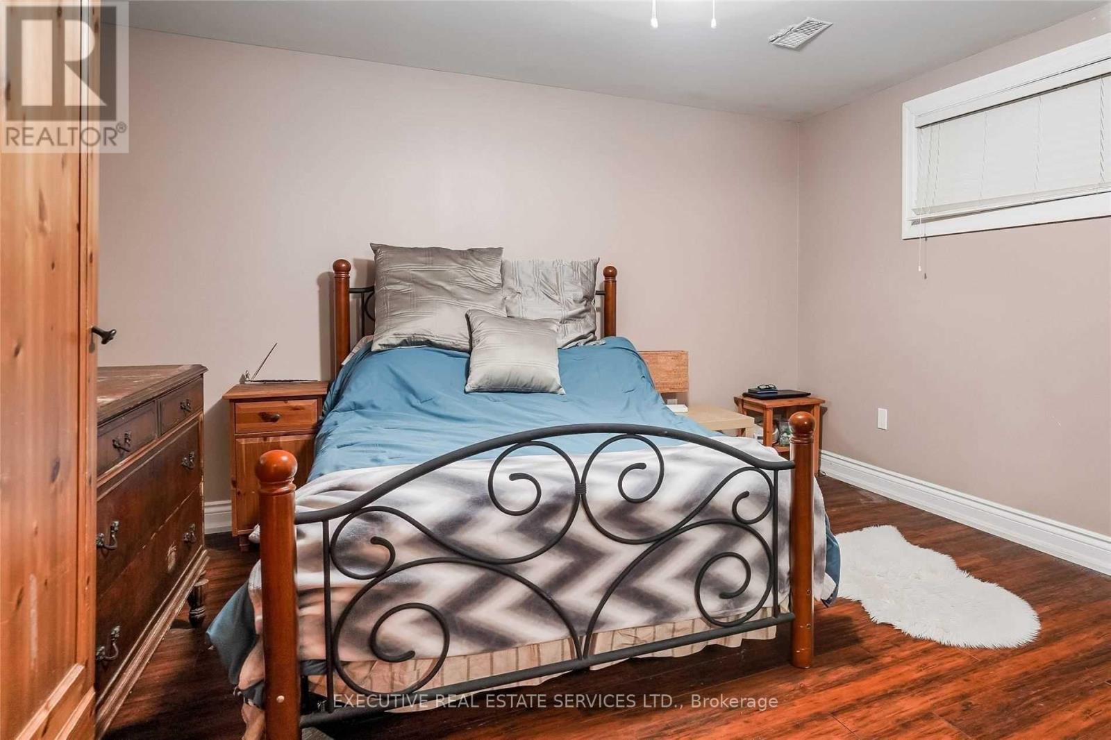 1810 South Sheridan Way, Mississauga, ON - Indoor Photo Showing Bedroom