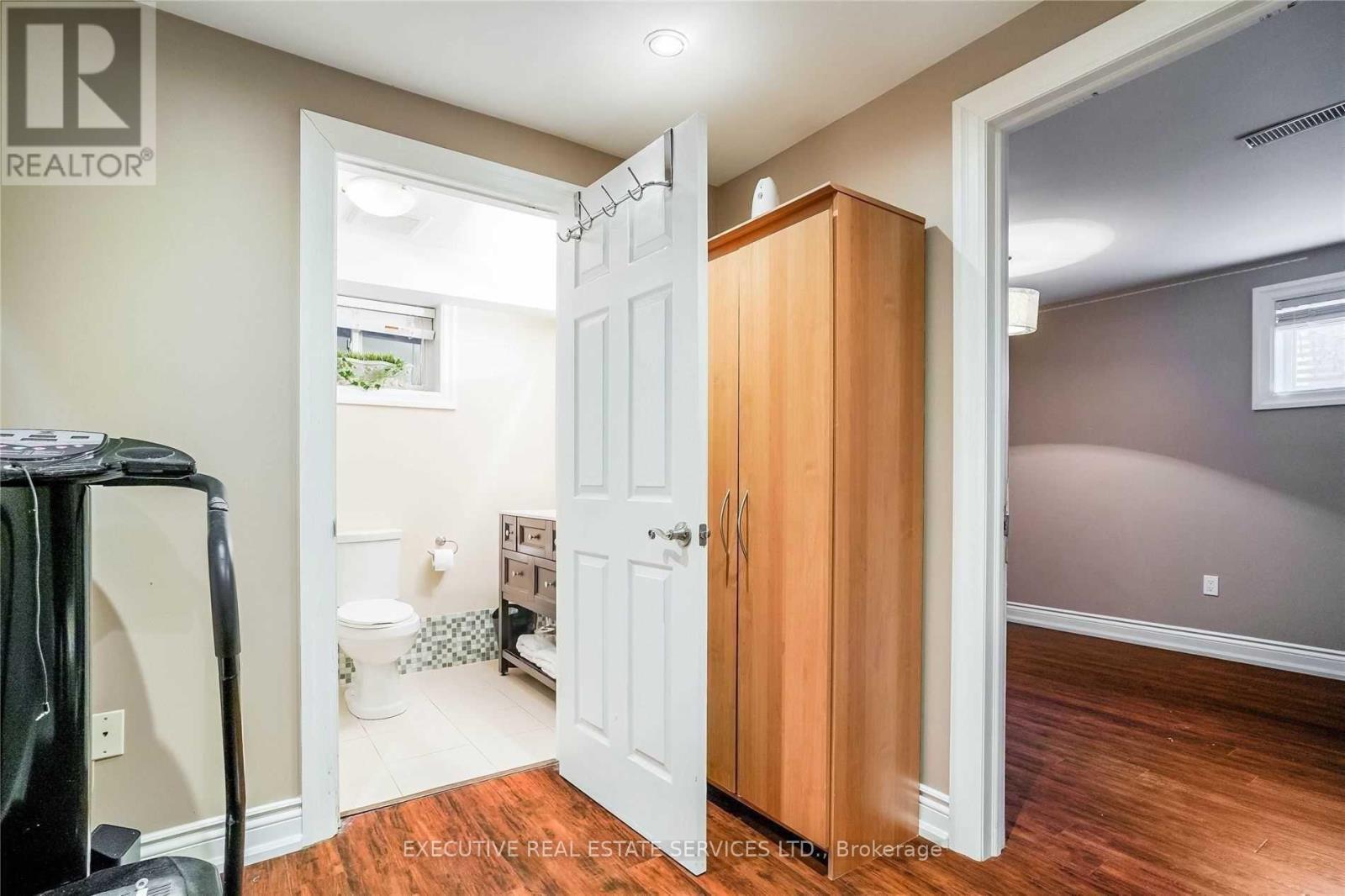 1810 South Sheridan Way, Mississauga, ON - Indoor Photo Showing Other Room