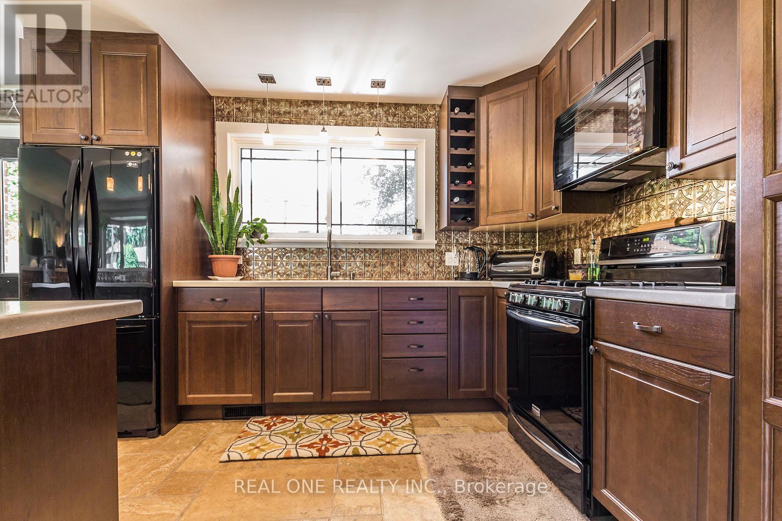 5222 Bromley Road, Burlington, ON - Indoor Photo Showing Kitchen