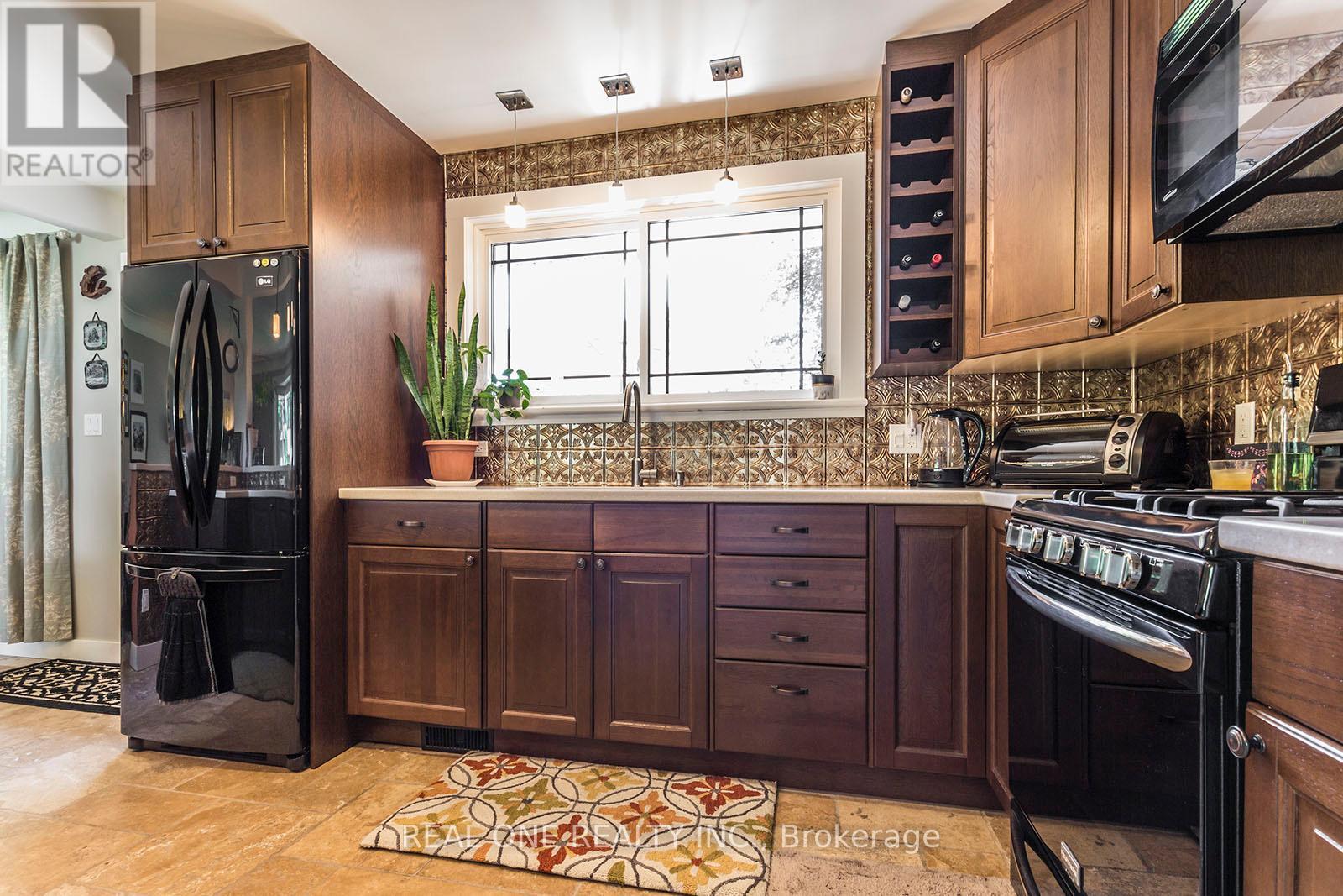 5222 Bromley Road, Burlington, ON - Indoor Photo Showing Kitchen