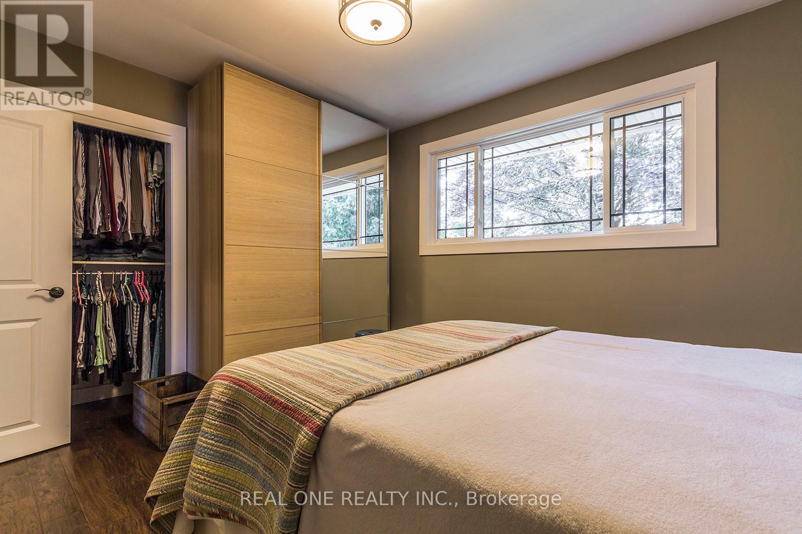 5222 Bromley Road, Burlington, ON - Indoor Photo Showing Bedroom