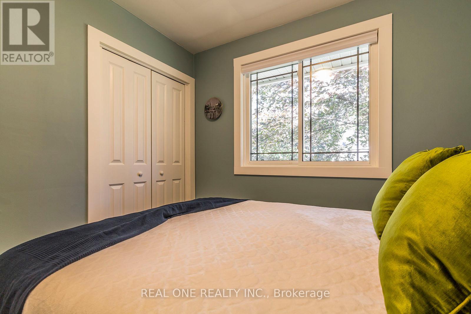 5222 Bromley Road, Burlington, ON - Indoor Photo Showing Bedroom