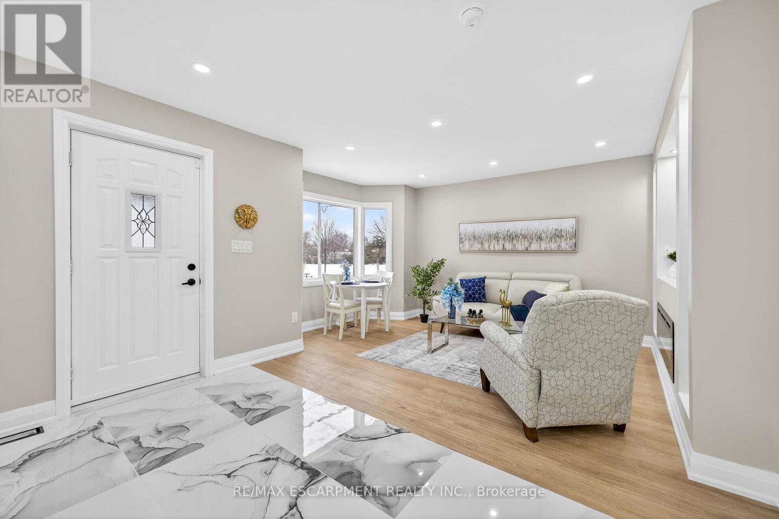 150 Brucedale Avenue E, Hamilton, ON - Indoor