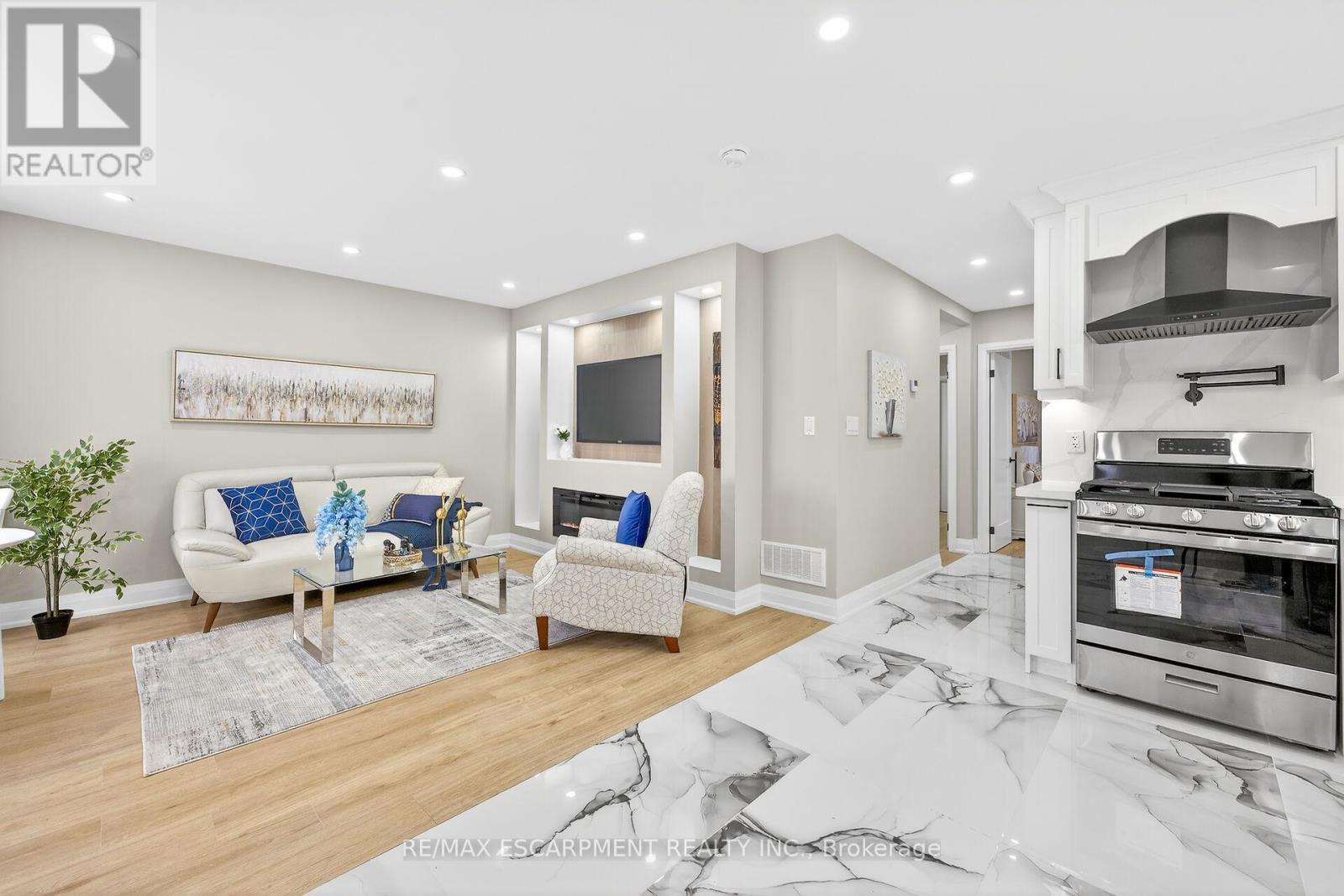 150 Brucedale Avenue E, Hamilton, ON - Indoor