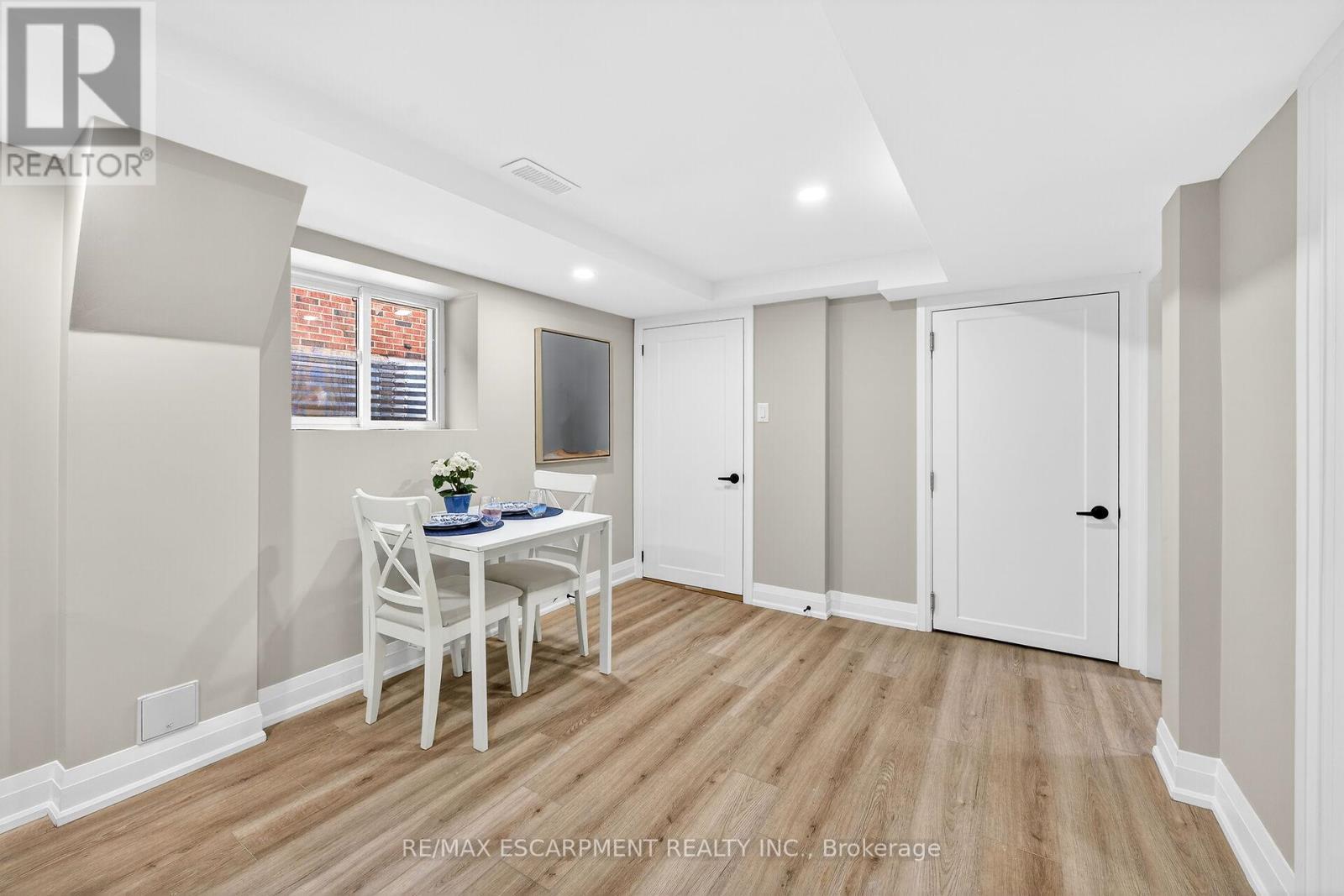 150 Brucedale Avenue E, Hamilton, ON - Indoor