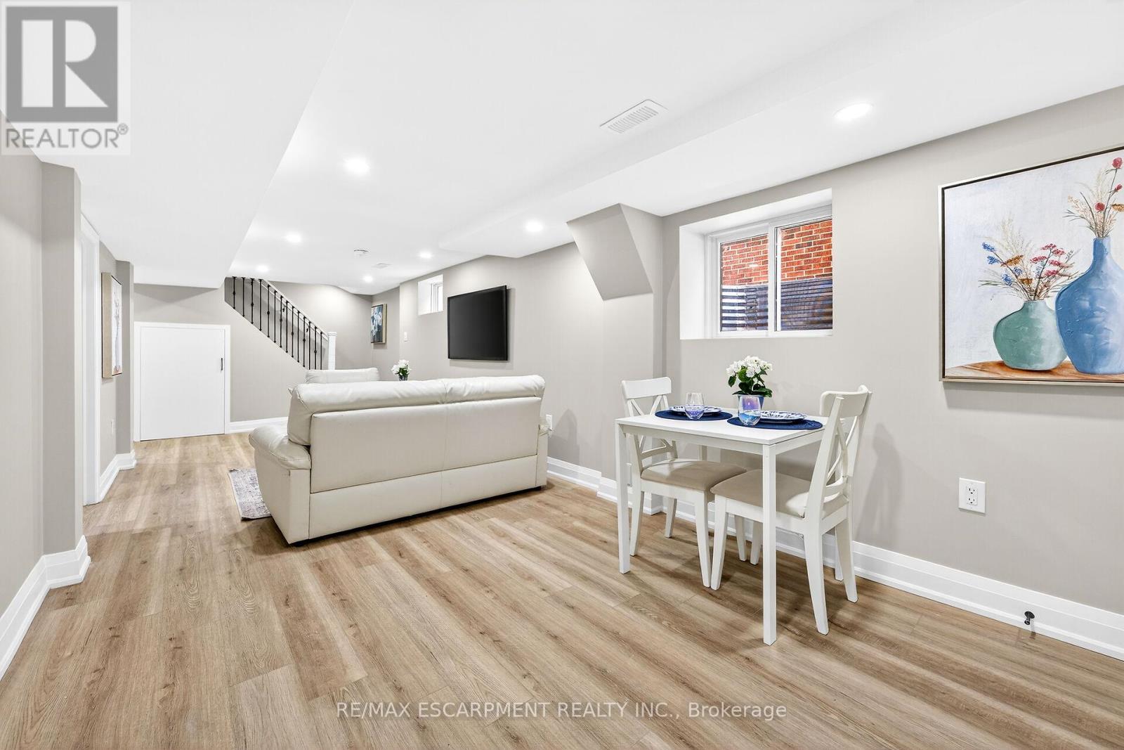 150 Brucedale Avenue E, Hamilton, ON - Indoor