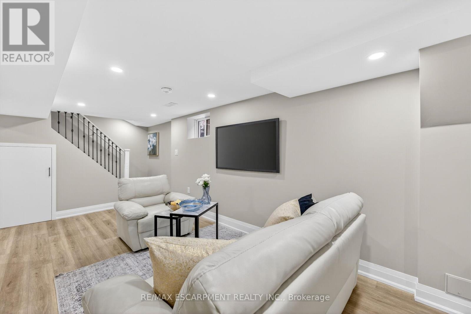 150 Brucedale Avenue E, Hamilton, ON - Indoor