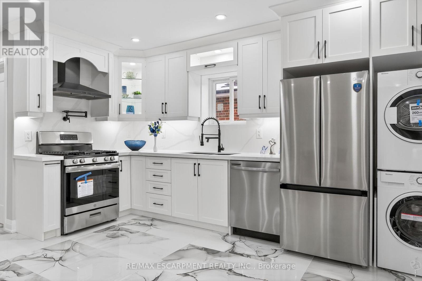 150 Brucedale Avenue E, Hamilton, ON - Indoor