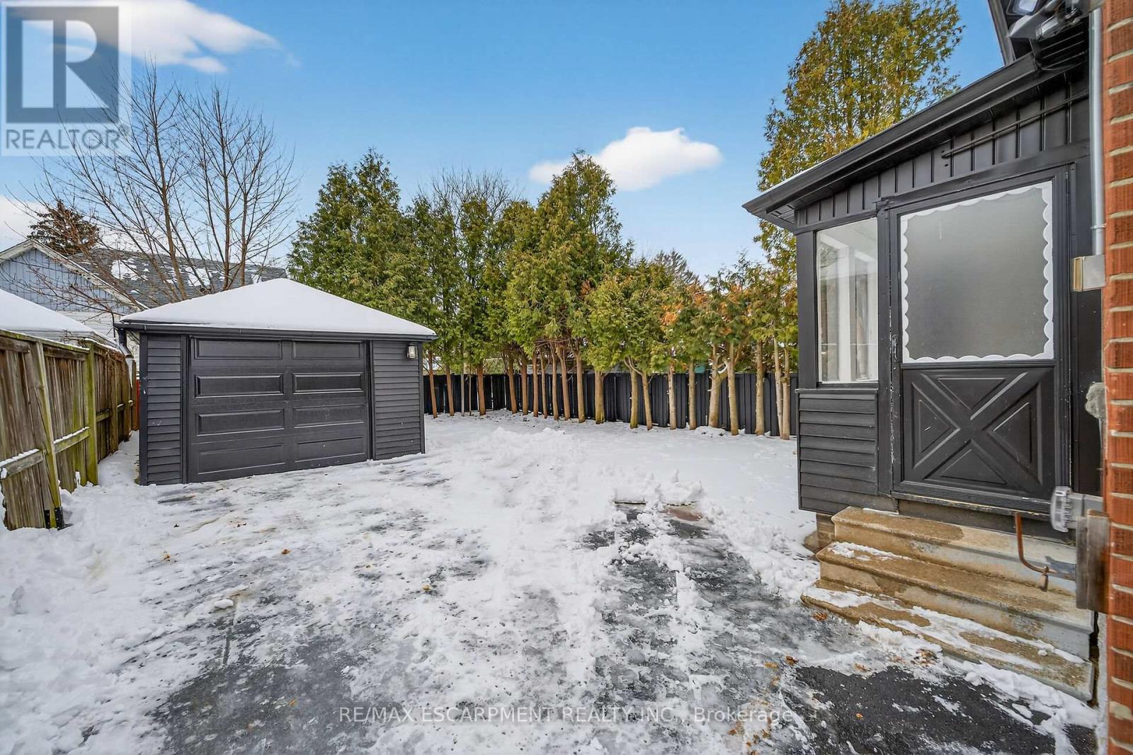 150 Brucedale Avenue E, Hamilton, ON - Outdoor