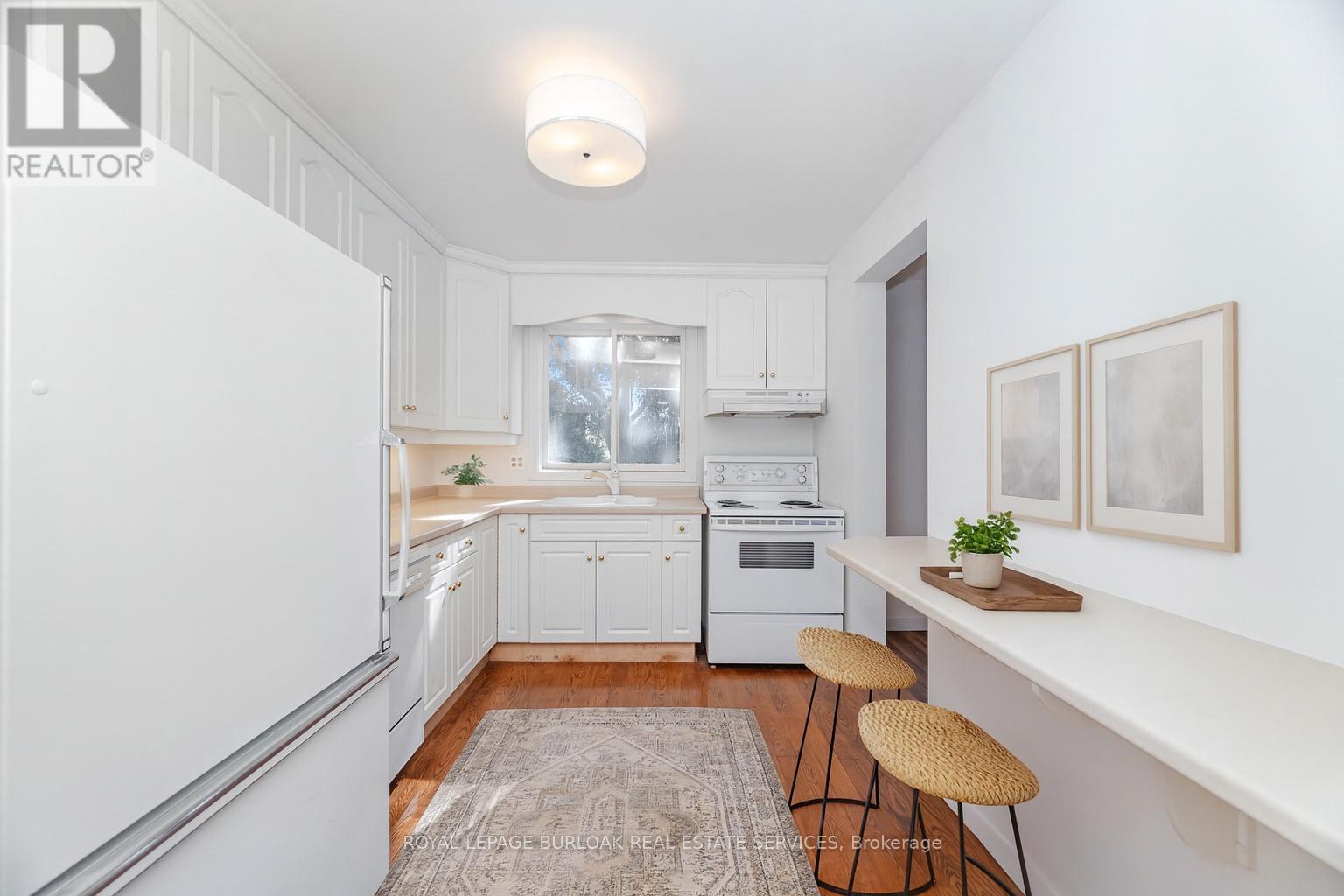 21 Horning Drive, Hamilton, ON - Indoor Photo Showing Kitchen