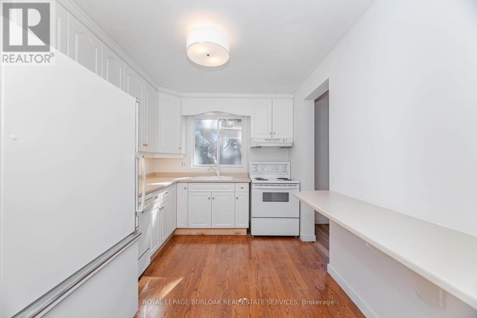21 Horning Drive, Hamilton, ON - Indoor Photo Showing Kitchen