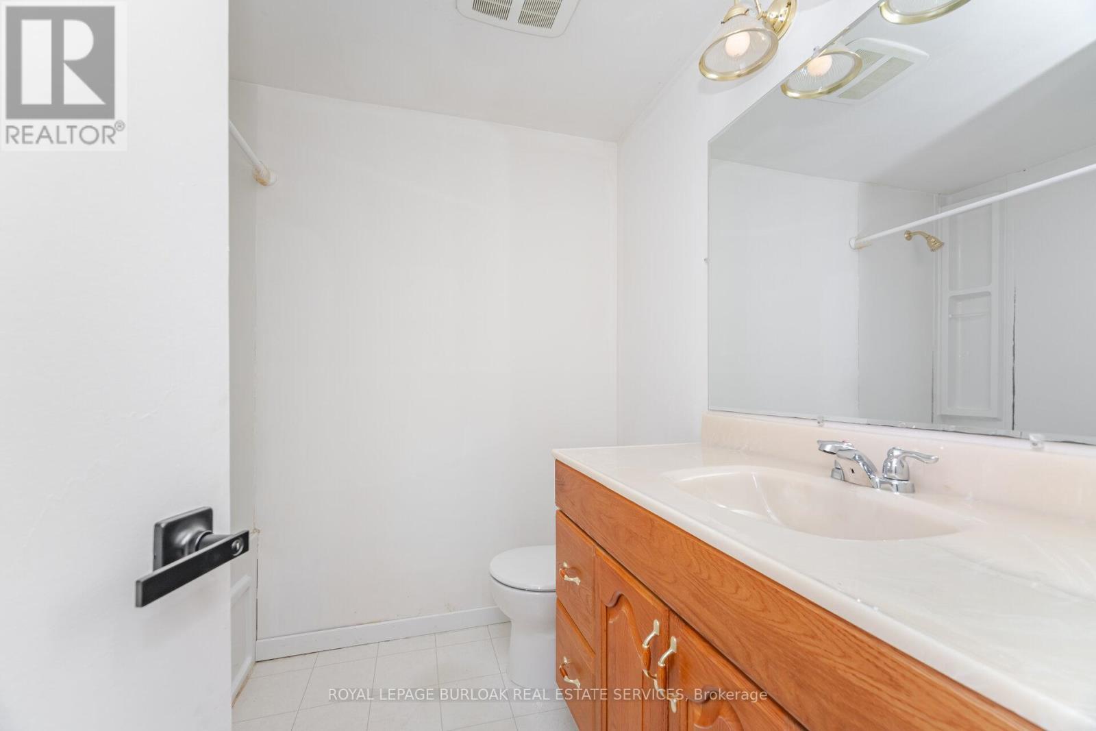 21 Horning Drive, Hamilton, ON - Indoor Photo Showing Bathroom