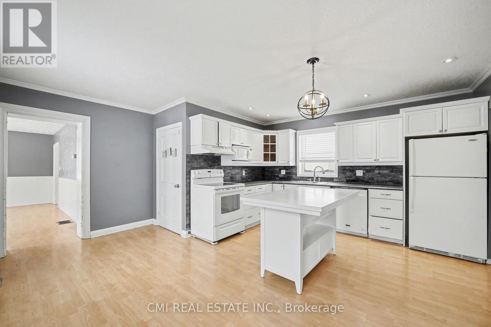 76 Main Street E, Mapleton, ON - Indoor Photo Showing Kitchen