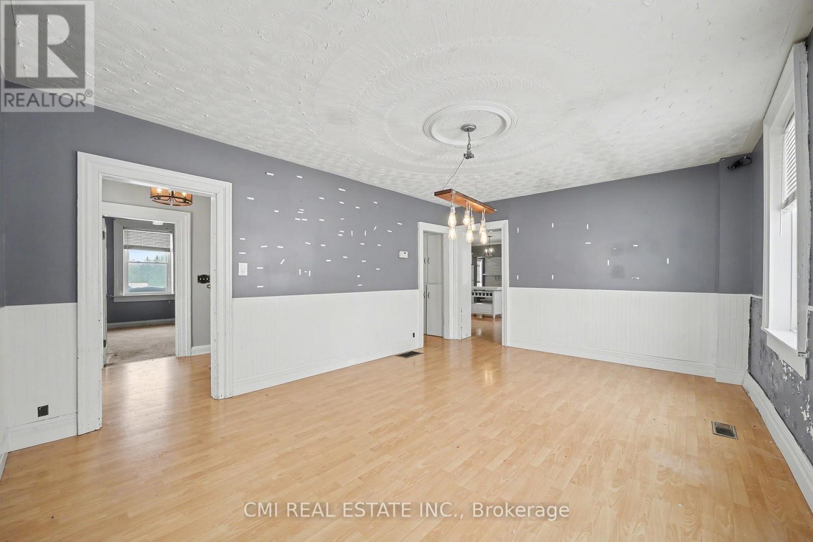 76 Main Street E, Mapleton, ON - Indoor Photo Showing Other Room