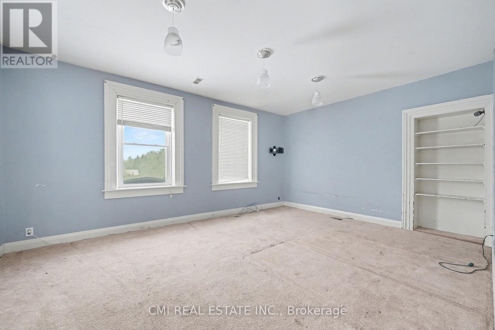 76 Main Street E, Mapleton, ON - Indoor Photo Showing Other Room