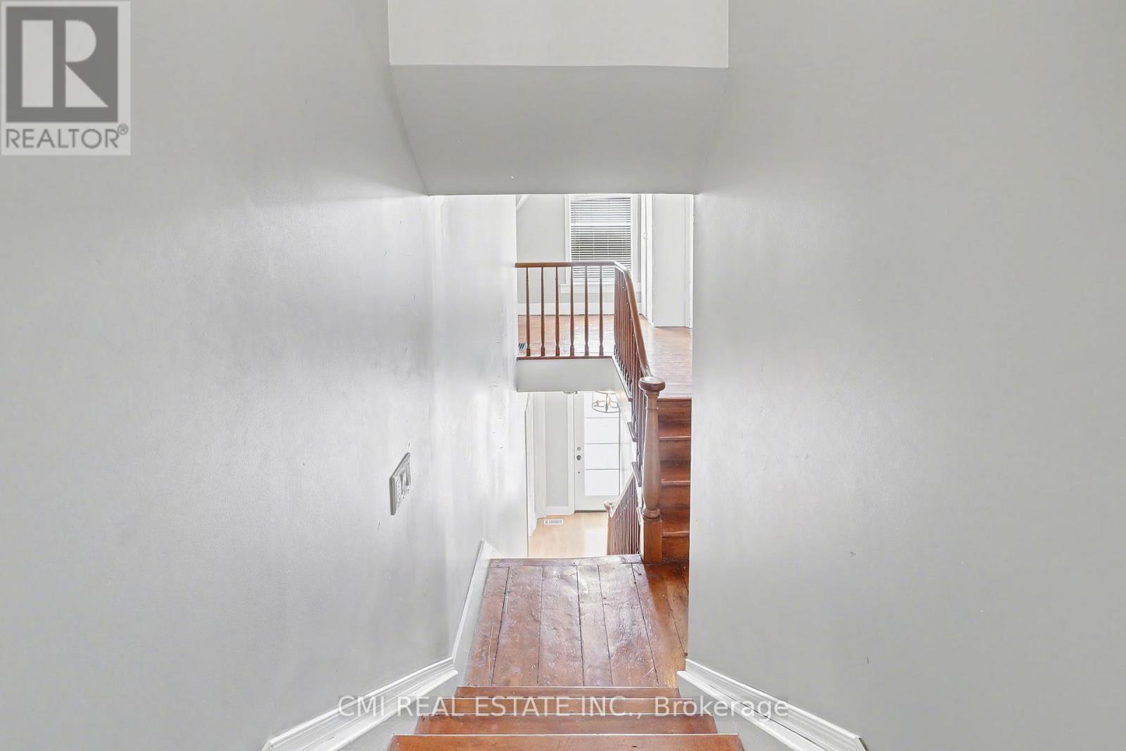 76 Main Street E, Mapleton, ON - Indoor Photo Showing Other Room