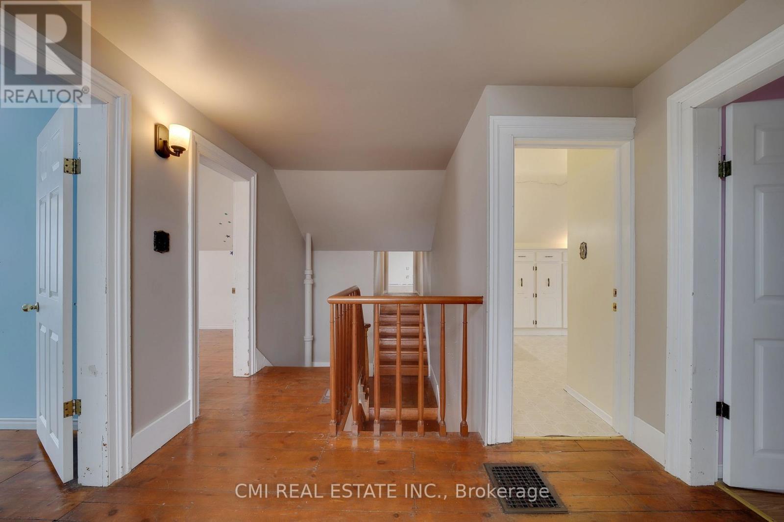 76 Main Street E, Mapleton, ON - Indoor Photo Showing Other Room