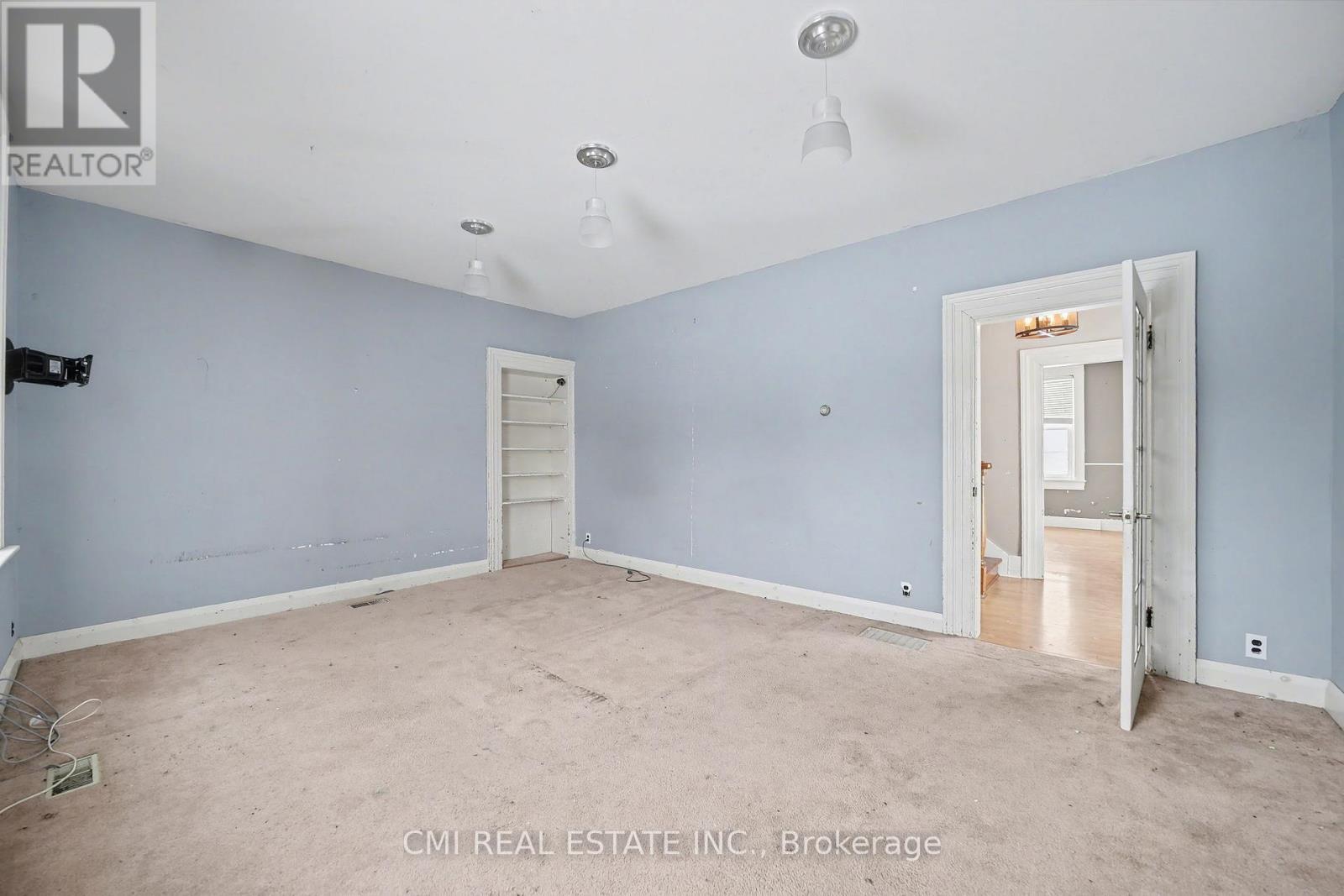 76 Main Street E, Mapleton, ON - Indoor Photo Showing Other Room