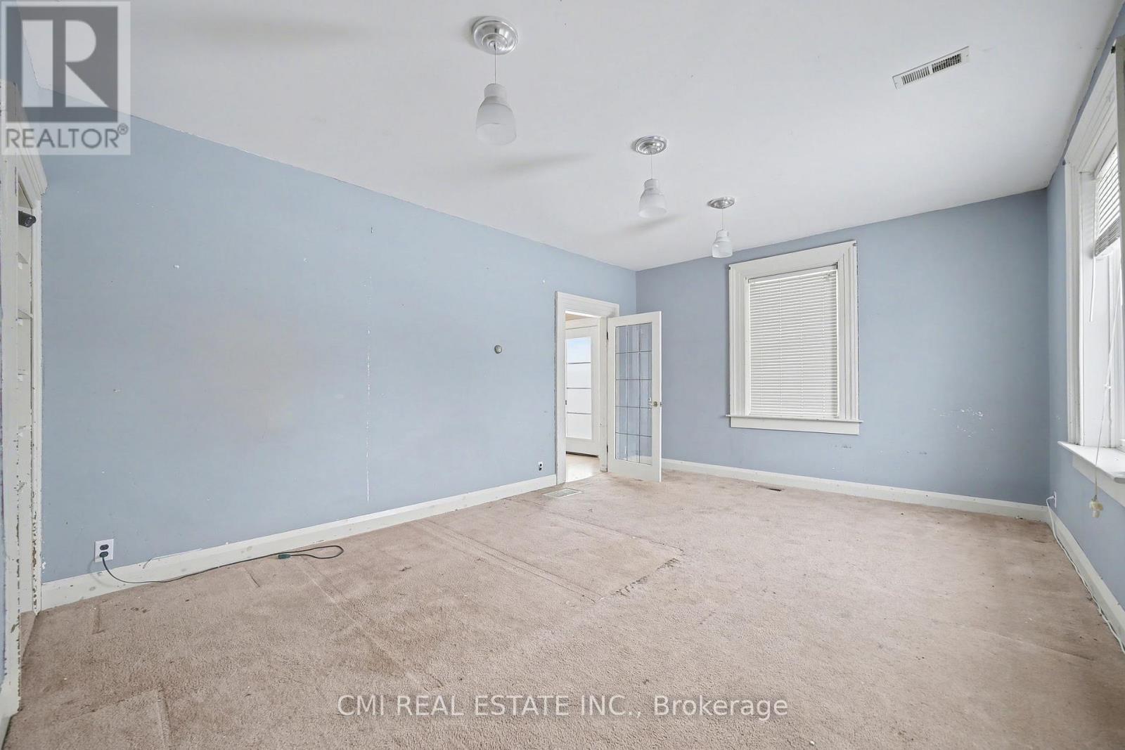 76 Main Street E, Mapleton, ON - Indoor Photo Showing Other Room