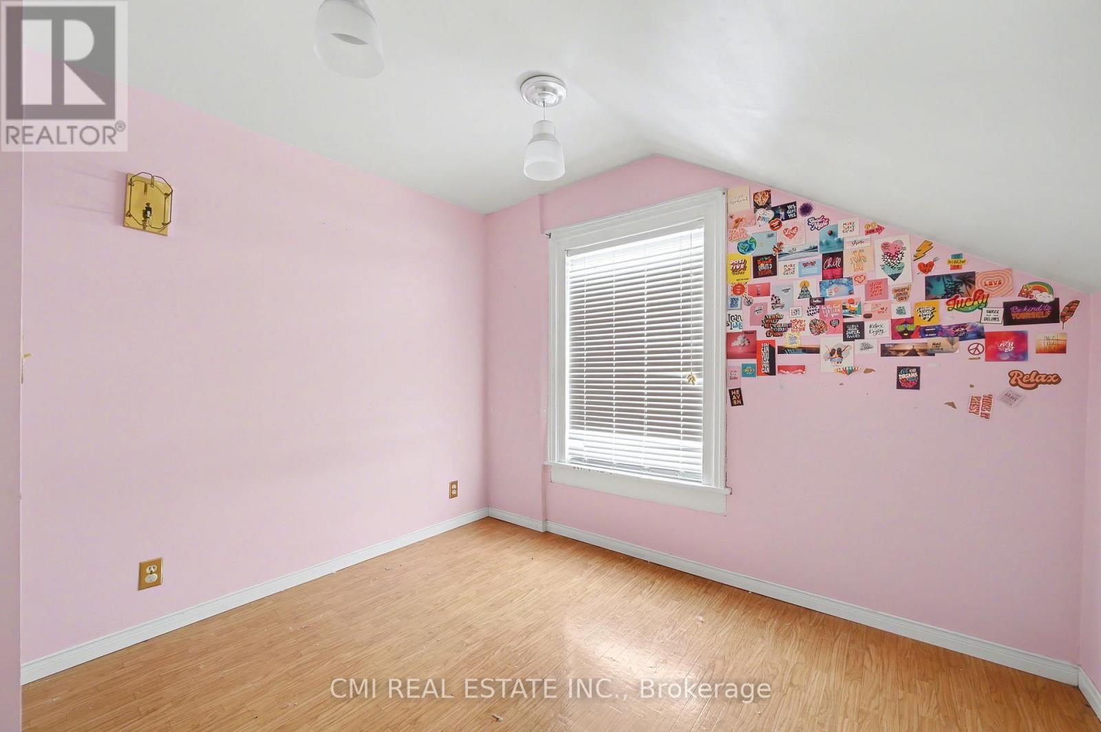 76 Main Street E, Mapleton, ON - Indoor Photo Showing Other Room