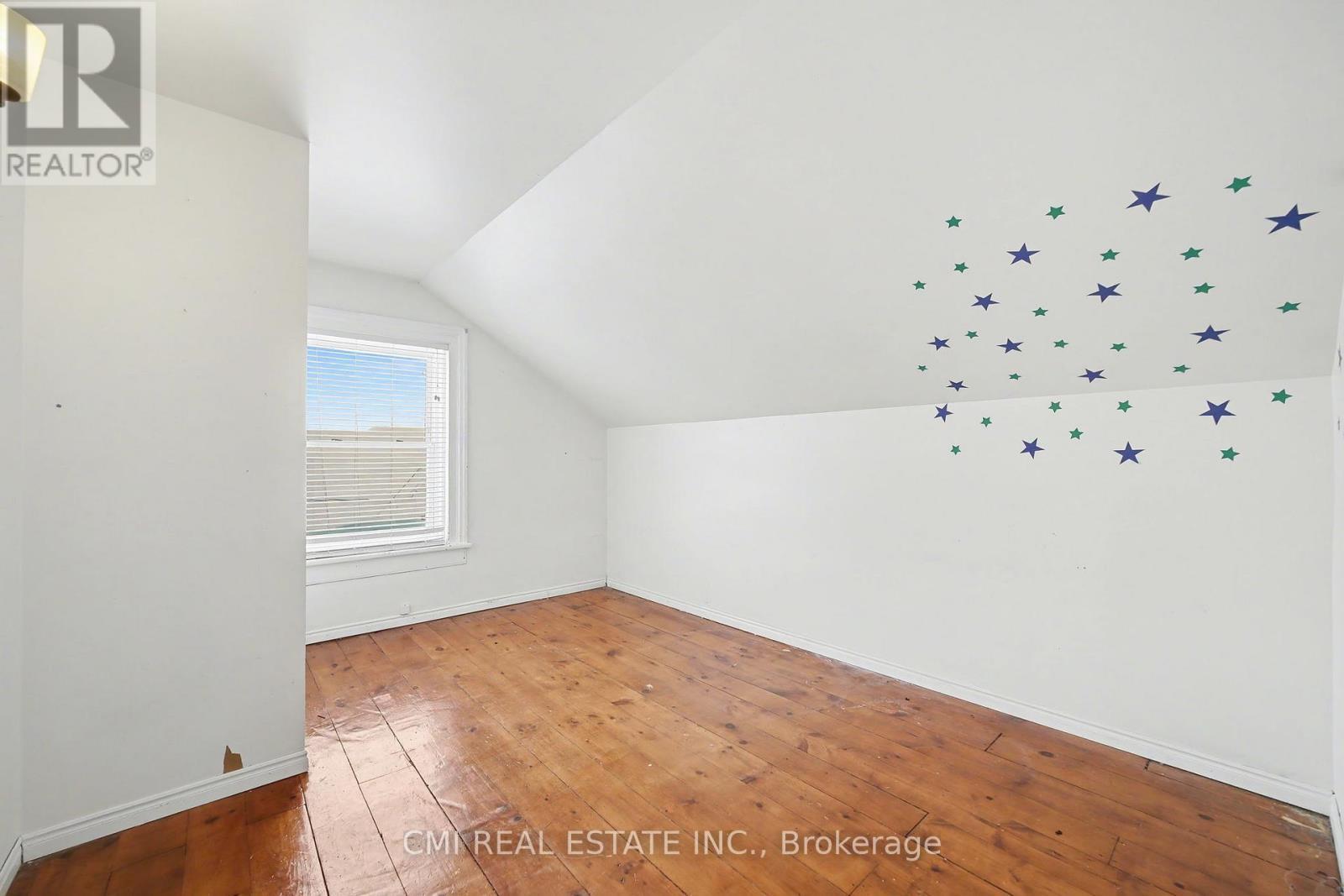 76 Main Street E, Mapleton, ON - Indoor Photo Showing Other Room