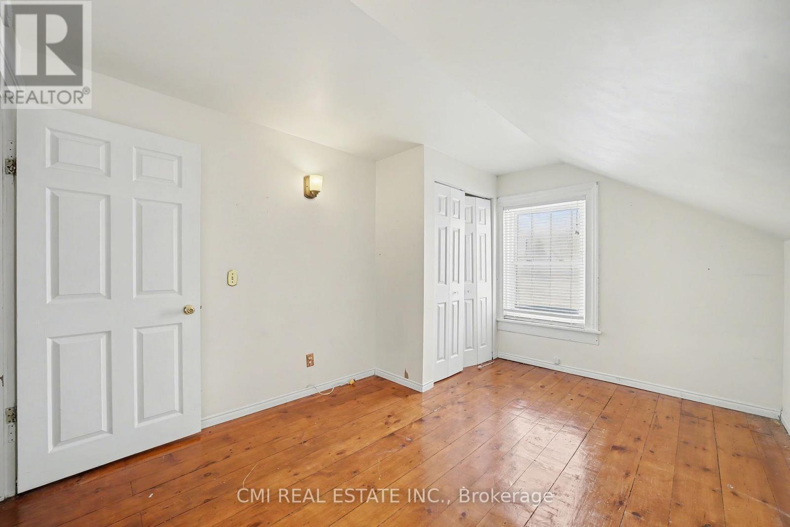 76 Main Street E, Mapleton, ON - Indoor Photo Showing Other Room