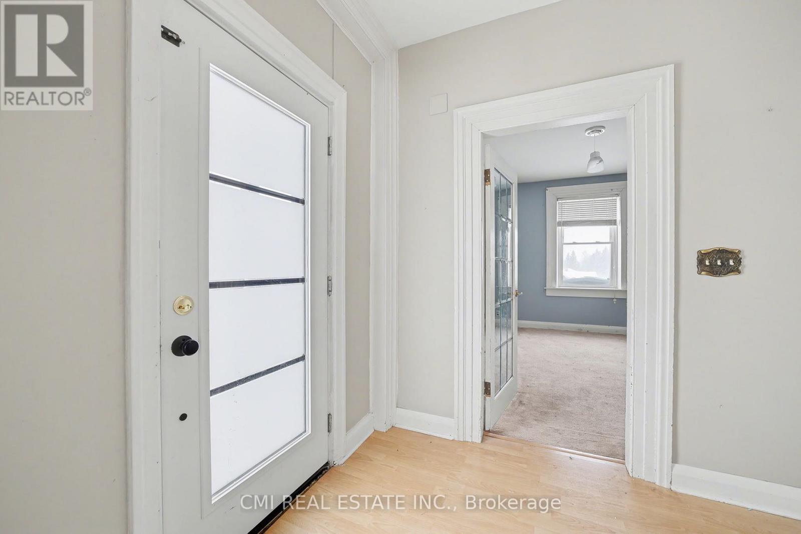 76 Main Street E, Mapleton, ON - Indoor Photo Showing Other Room