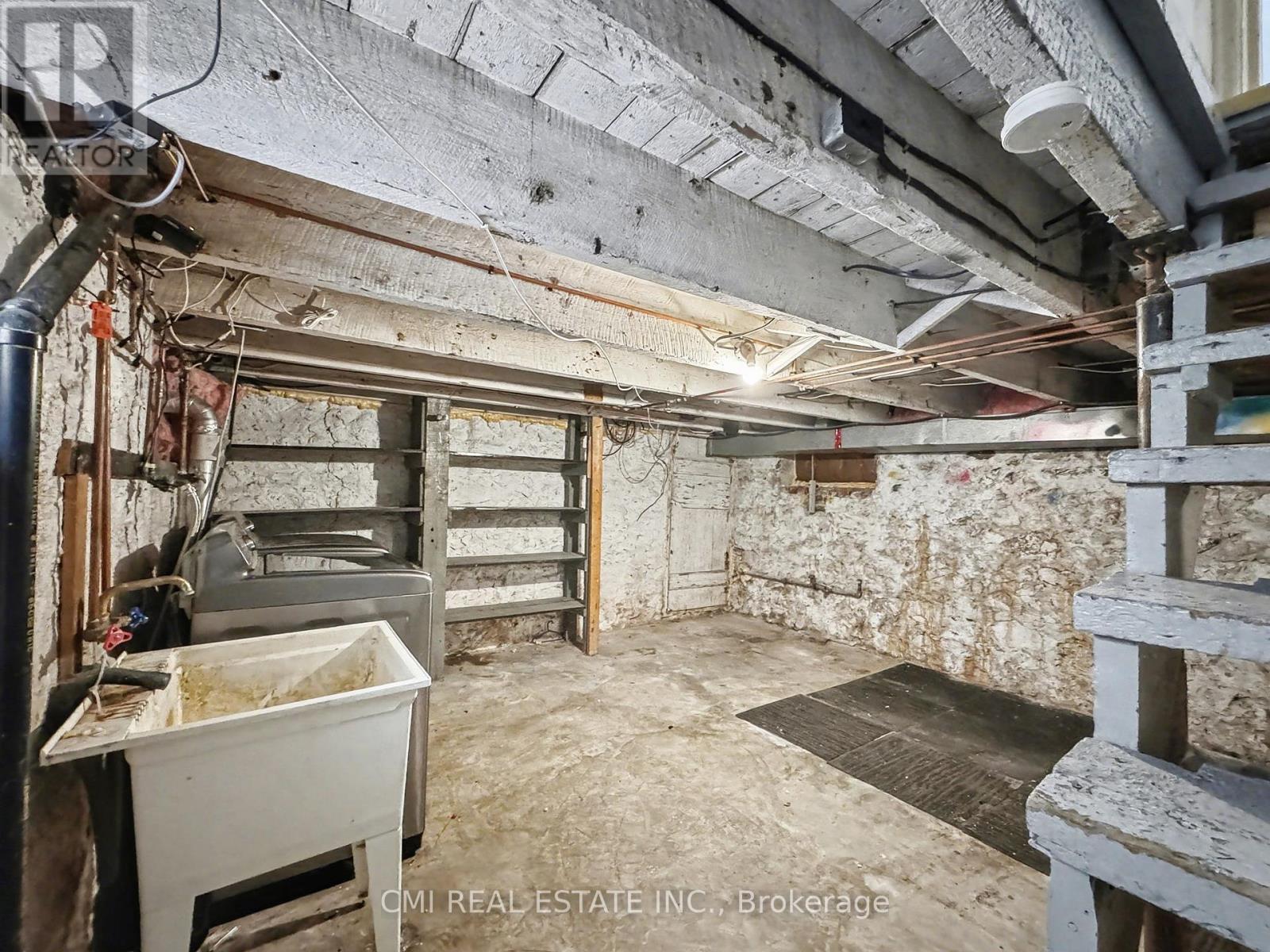 76 Main Street E, Mapleton, ON - Indoor