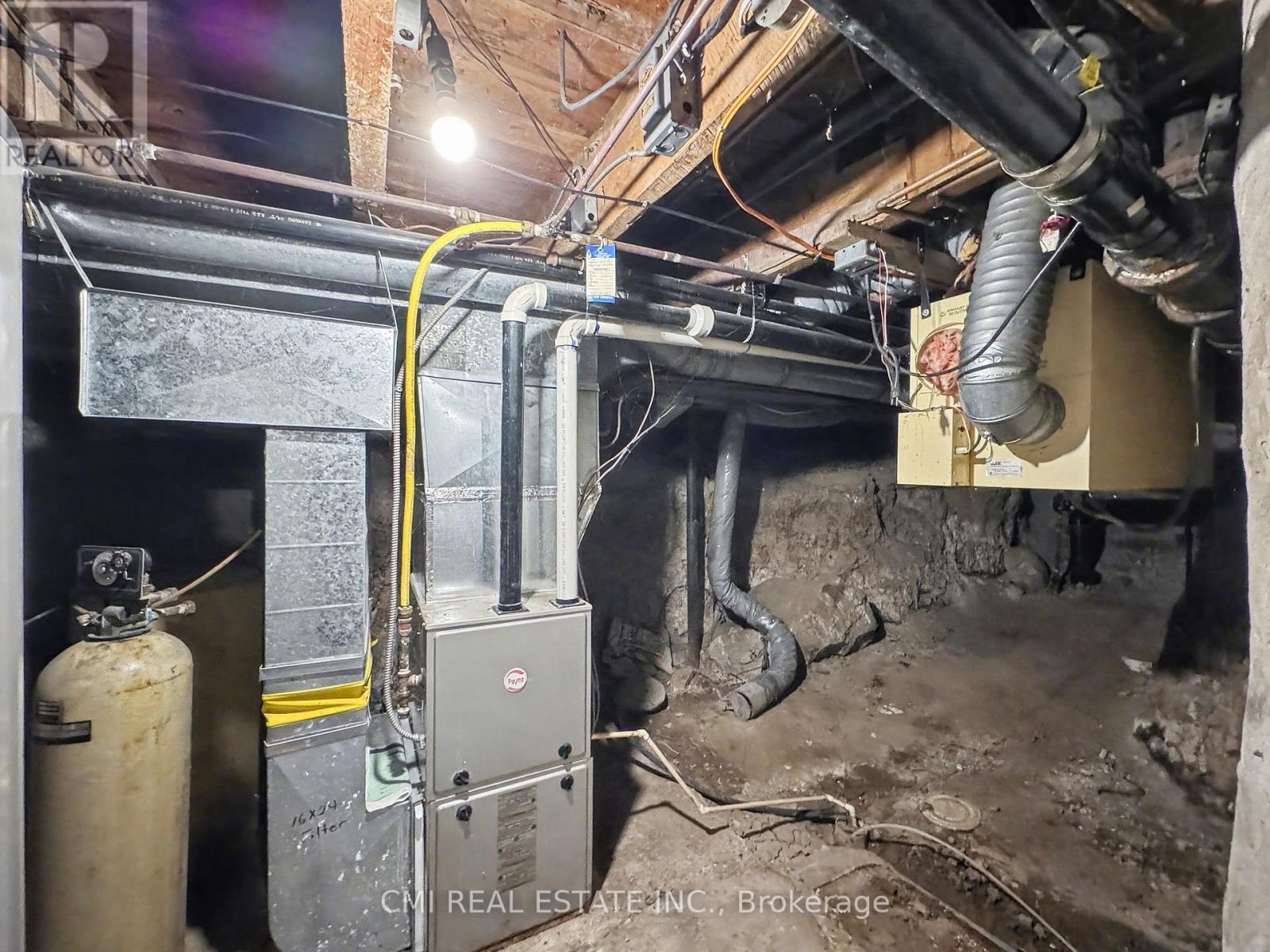 76 Main Street E, Mapleton, ON - Indoor Photo Showing Basement