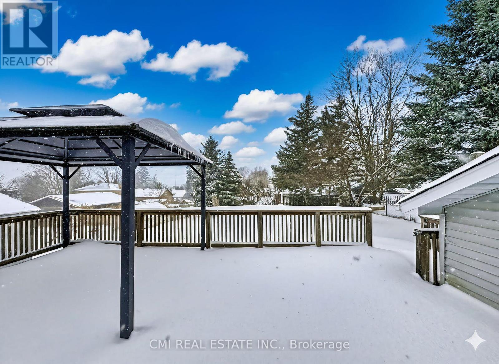 76 Main Street E, Mapleton, ON - Outdoor