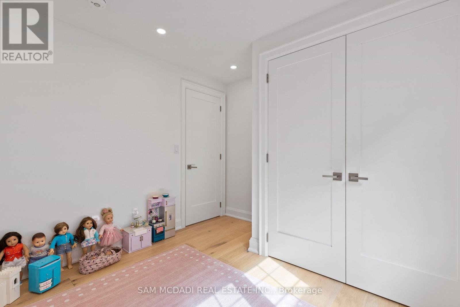 4 Iroquois Avenue, Mississauga, ON - Indoor