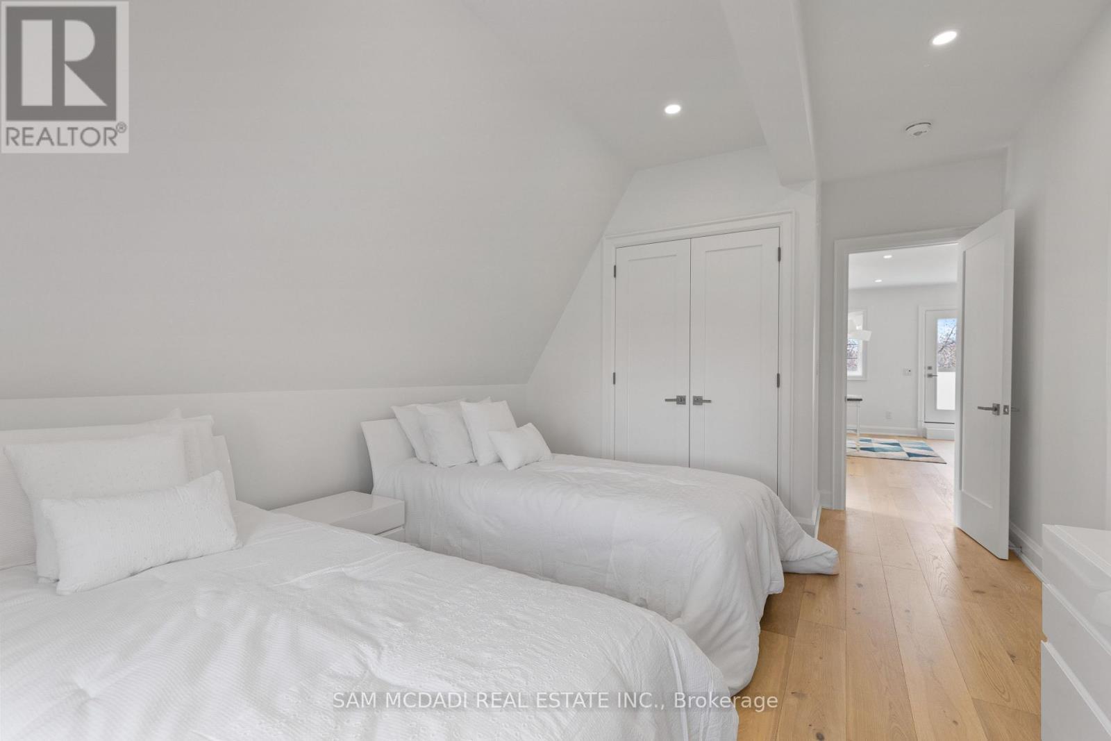4 Iroquois Avenue, Mississauga, ON - Indoor Photo Showing Bedroom