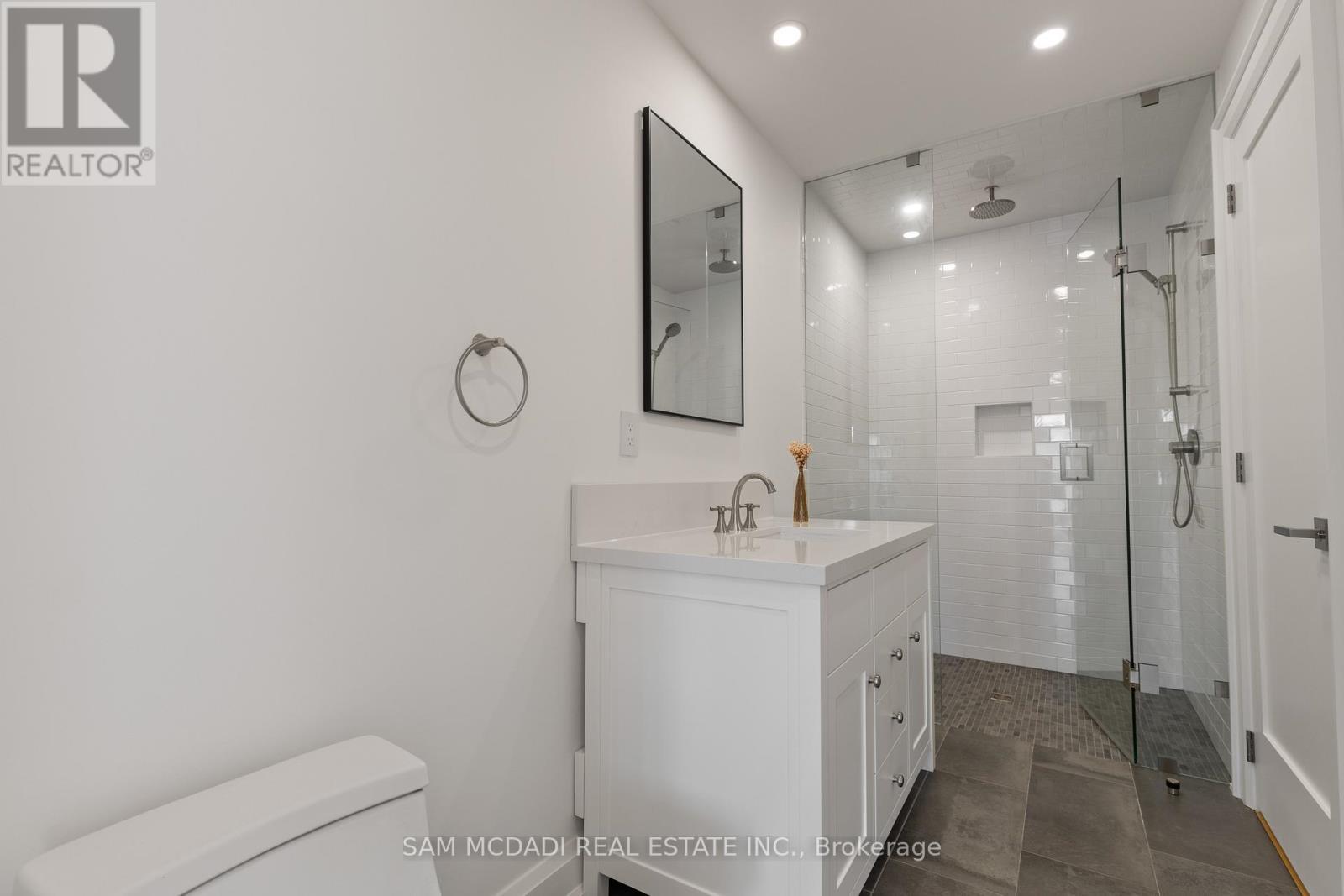 4 Iroquois Avenue, Mississauga, ON - Indoor Photo Showing Bathroom