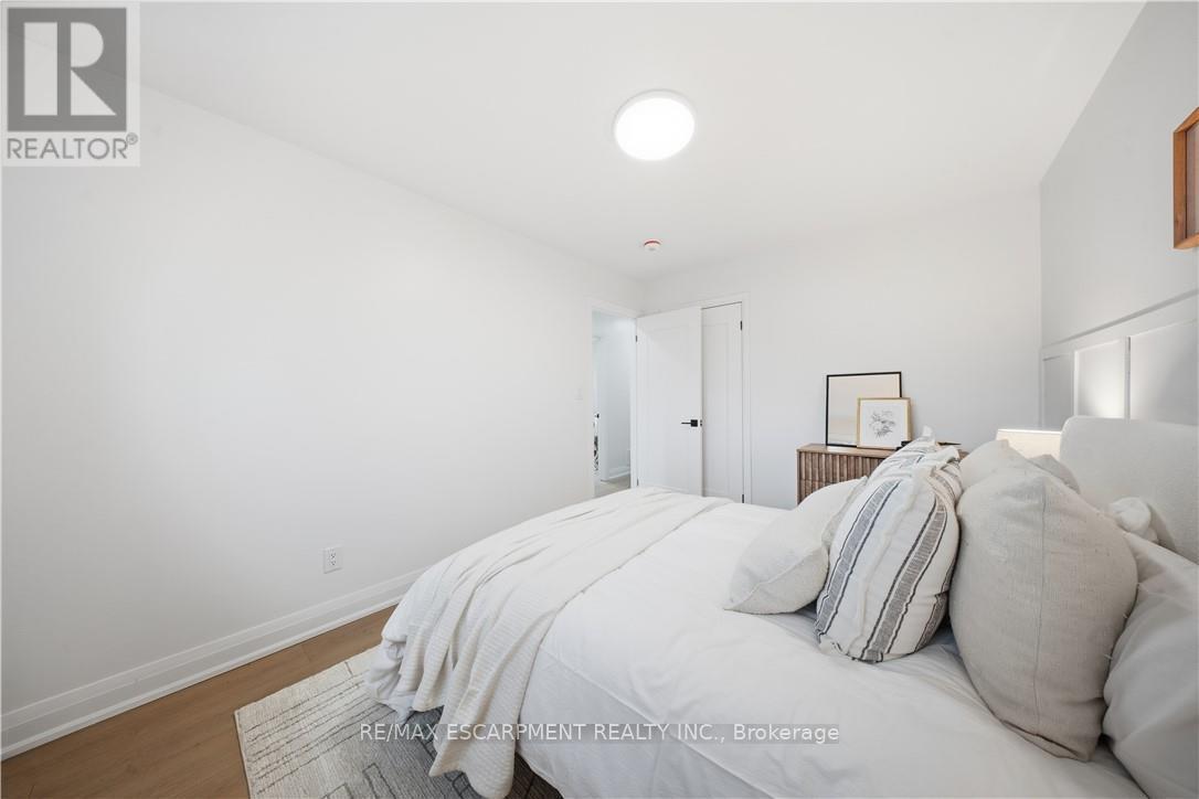 11 Garside Avenue S, Hamilton, ON - Indoor Photo Showing Bedroom