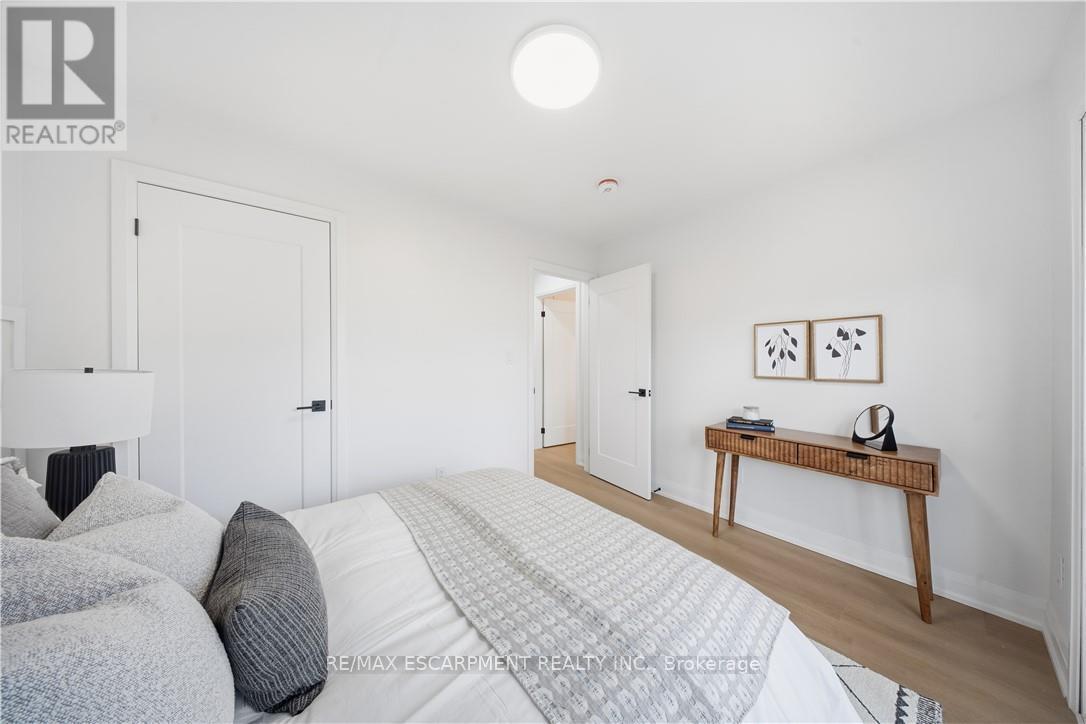 11 Garside Avenue S, Hamilton, ON - Indoor Photo Showing Bedroom