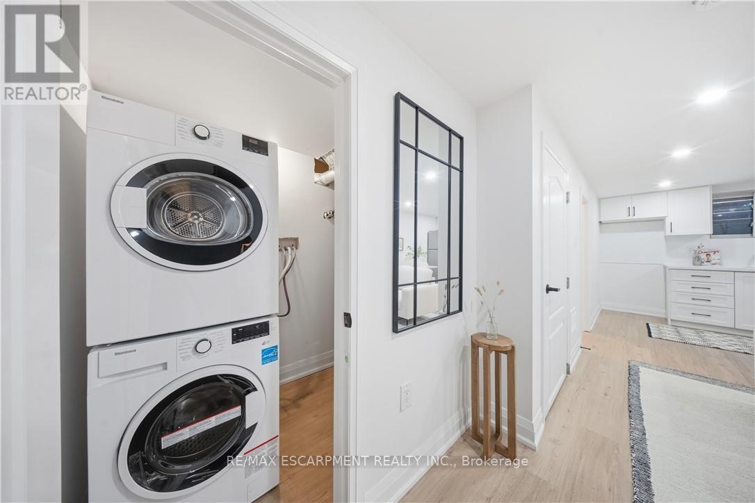 11 Garside Avenue S, Hamilton, ON - Indoor Photo Showing Laundry Room