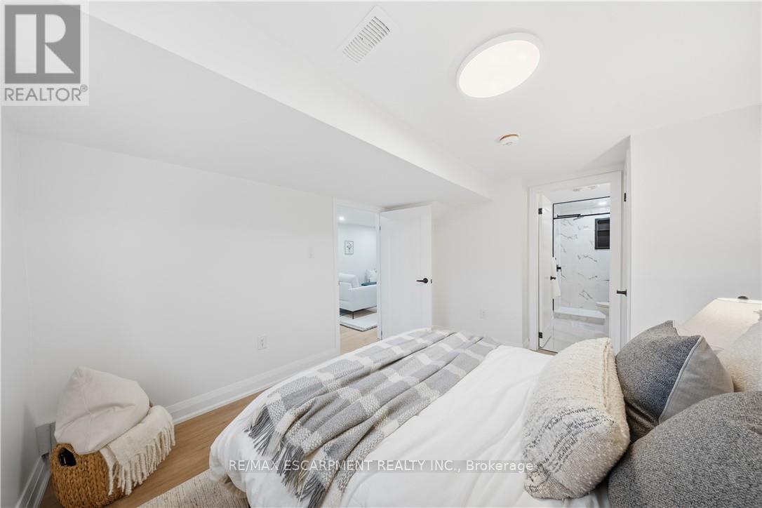 11 Garside Avenue S, Hamilton, ON - Indoor Photo Showing Bedroom