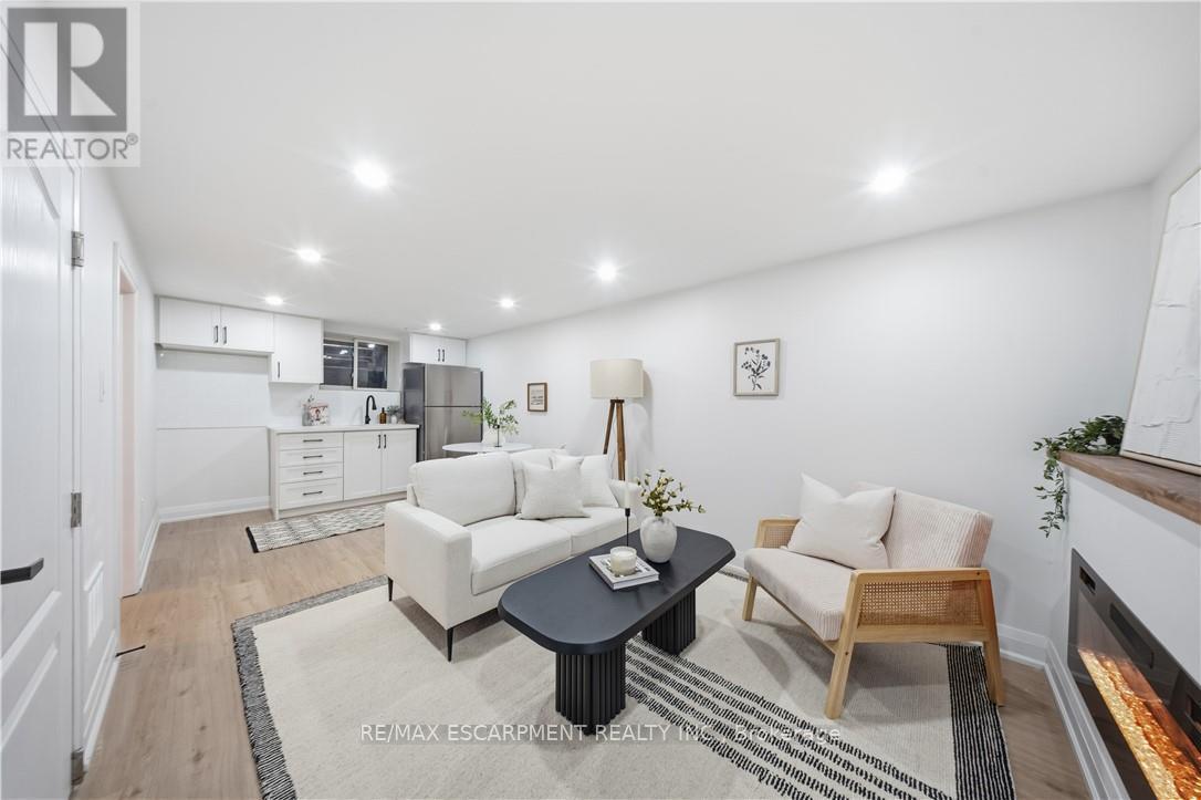 11 Garside Avenue S, Hamilton, ON - Indoor