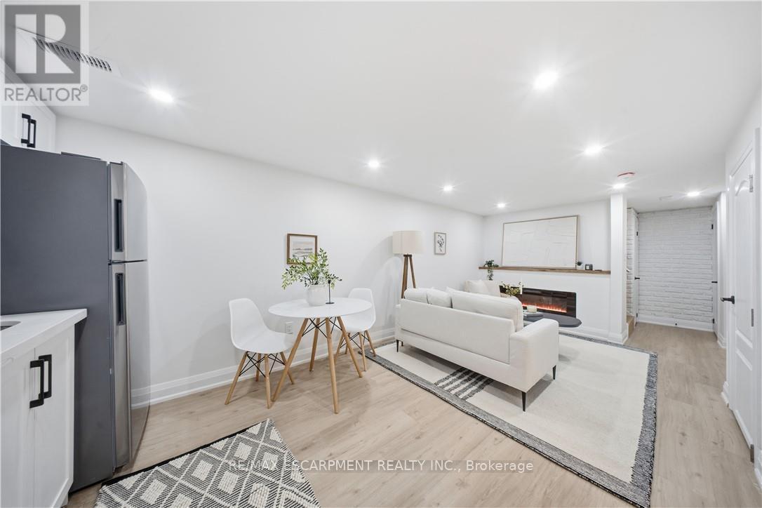 11 Garside Avenue S, Hamilton, ON - Indoor