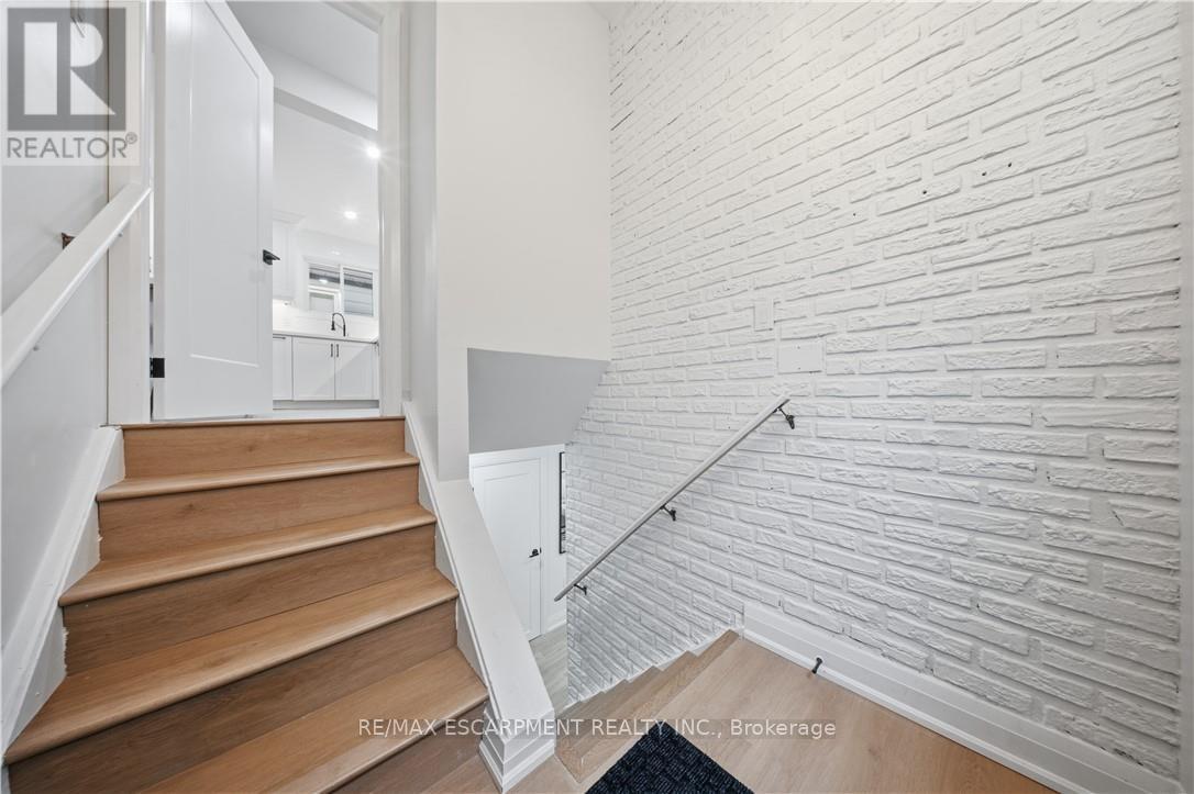 11 Garside Avenue S, Hamilton, ON - Indoor Photo Showing Other Room