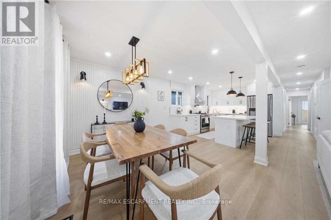 11 Garside Avenue S, Hamilton, ON - Indoor Photo Showing Dining Room