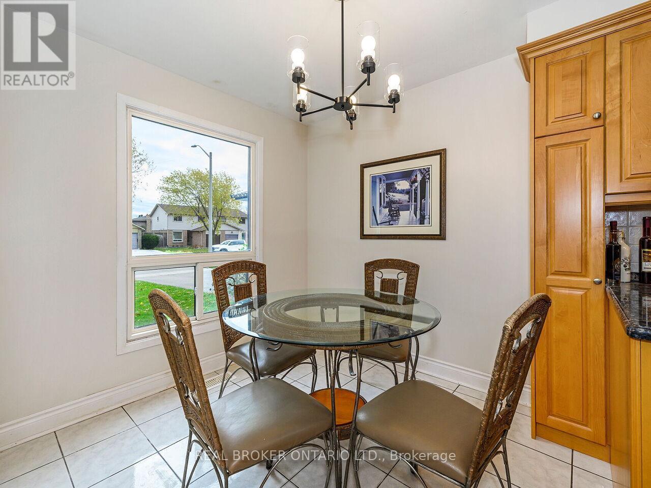 7223 Bendigo Circle, Mississauga, ON - Indoor Photo Showing Dining Room
