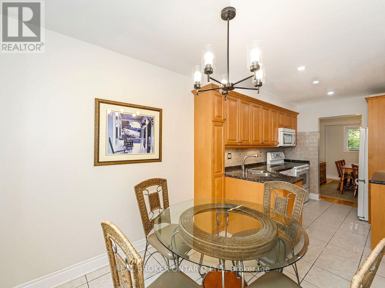 7223 Bendigo Circle, Mississauga, ON - Indoor Photo Showing Dining Room