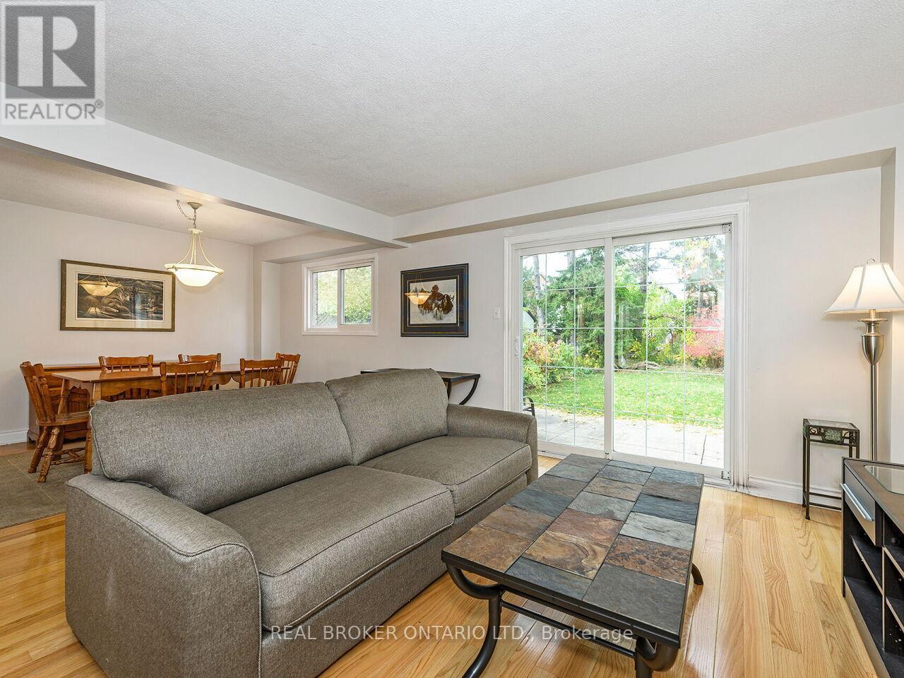 7223 Bendigo Circle, Mississauga, ON - Indoor Photo Showing Living Room