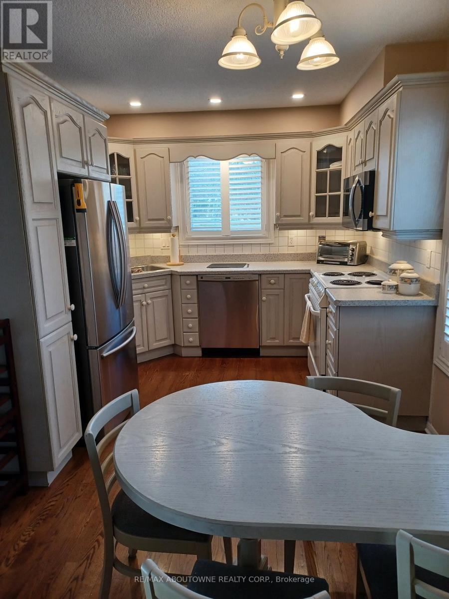 2179 Maplewood Drive, Burlington, ON - Indoor