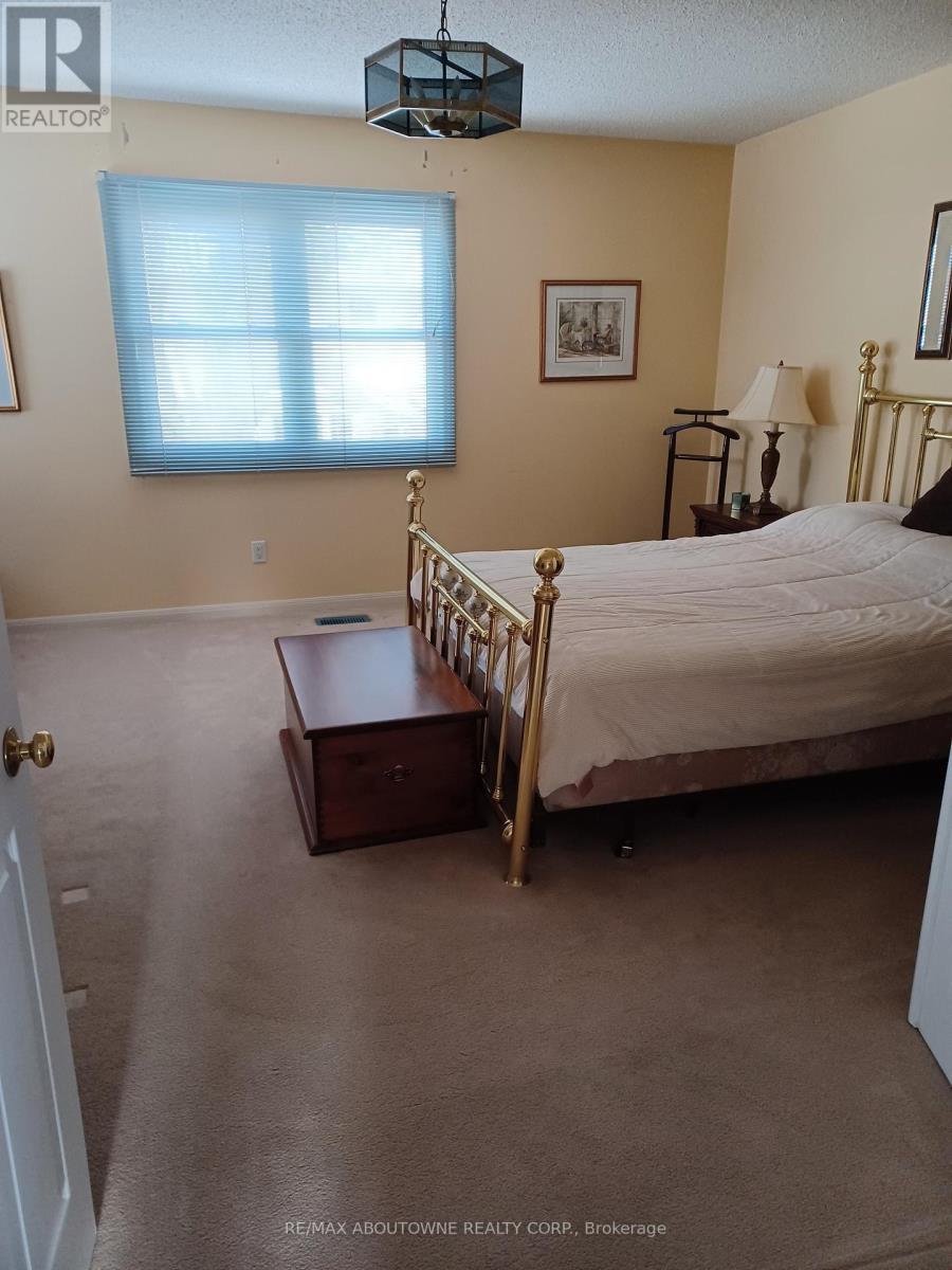 2179 Maplewood Drive, Burlington, ON - Indoor Photo Showing Bedroom